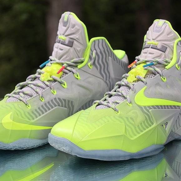 Nike LeBron 11 Maison Luster Volt - Picture 12 of 16